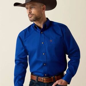 Ariat Men's Solid Twill Classic Fit Shirt